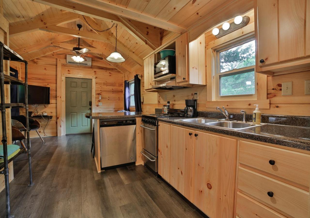 Thomas Cabin Forest Tiny Cabin With Hot Tub Chattanooga Exterior photo